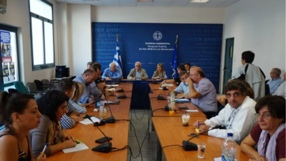 Μύρισαν εκλογές! 15.000 διορισμούς μονίμων εκπαιδευτικών σε βάθος τριετίας έταξε ο Γαβρόγλου
